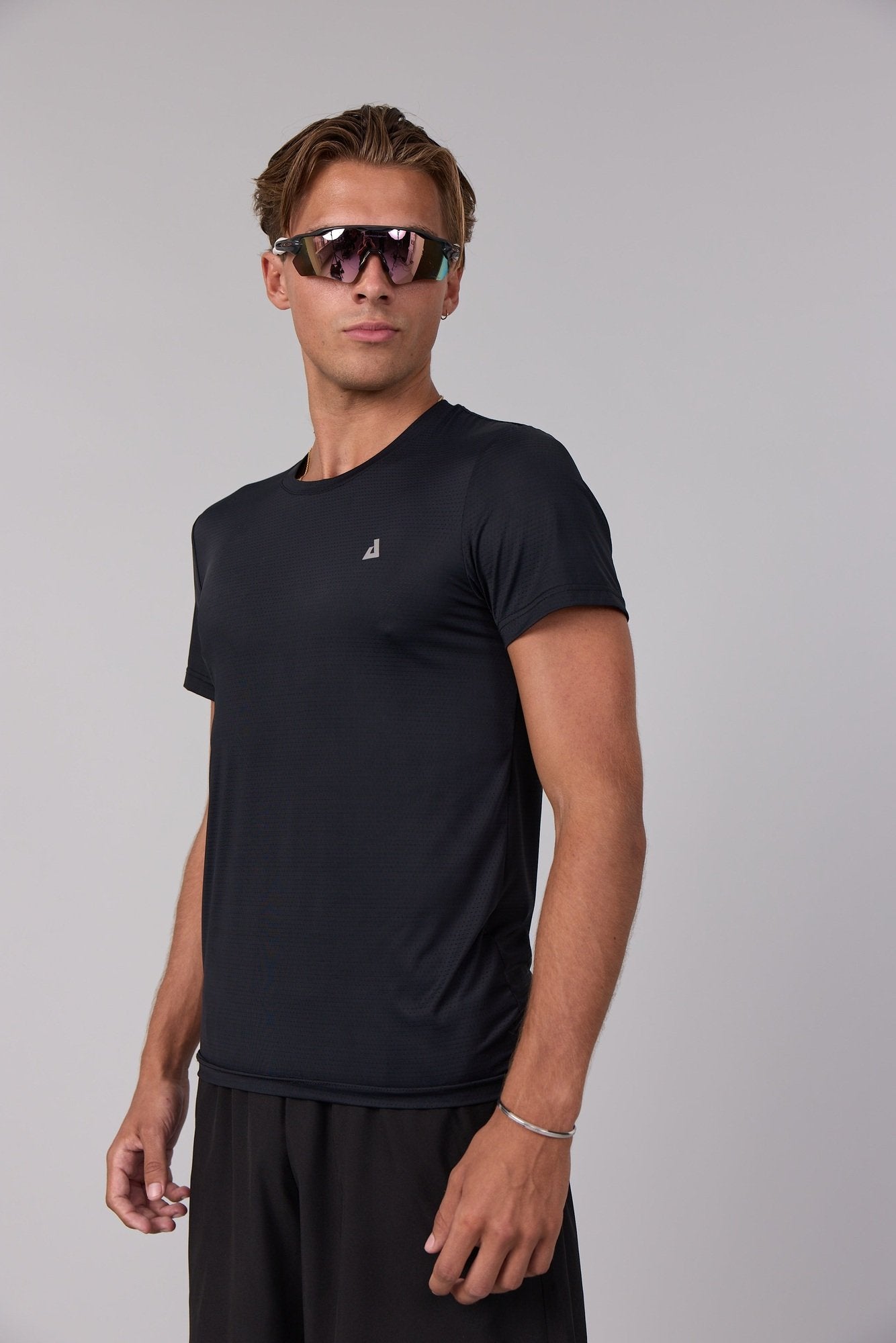 11RESILIENCE DRY FIT TEE hover